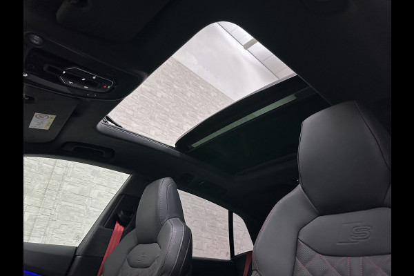 Audi Q8 60e 490pk #RS-Stoelen | 4WS | OLED | Laser-LED | Carbon | Massage | Ventilatie | Valcona Leder+ Pakket | B&O Sound | 23'' | Alcantara hemel | Head-Up | Soft-Close | Panodak | 2x Memory | Trekhaak | Keyless-Entry | Luchtvering | Achterasbesturing | Nw.Pr. 160.000,= | Fabrieksgarantie | Direct rijden.