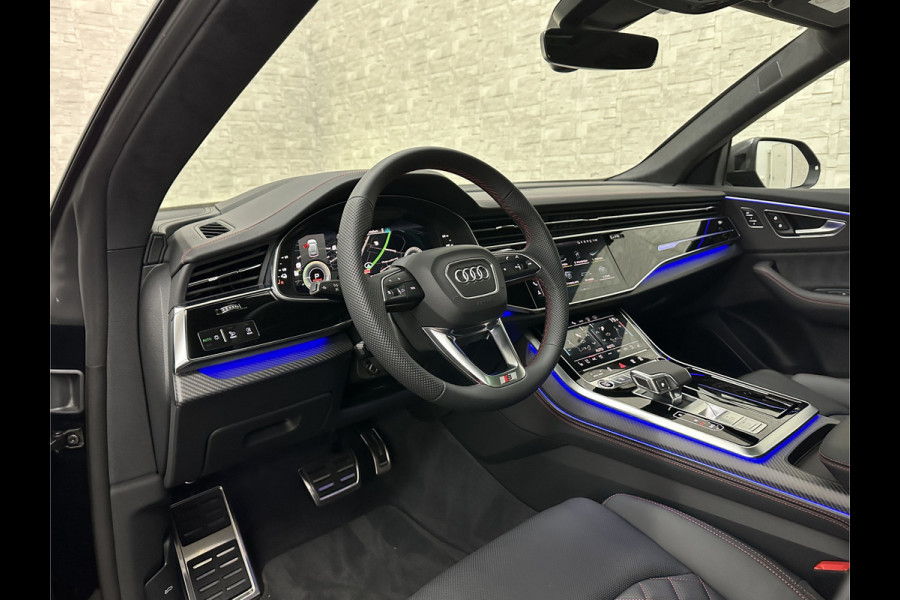Audi Q8 60e 490pk #RS-Stoelen | 4WS | OLED | Laser-LED | Carbon | Massage | Ventilatie | Valcona Leder+ Pakket | B&O Sound | 23'' | Alcantara hemel | Head-Up | Soft-Close | Panodak | 2x Memory | Trekhaak | Keyless-Entry | Luchtvering | Achterasbesturing | Nw.Pr. 160.000,= | Fabrieksgarantie | Direct rijden.