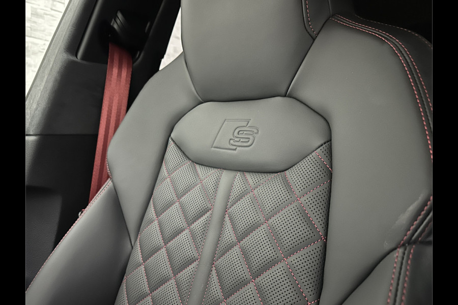 Audi Q8 60e 490pk #RS-Stoelen | 4WS | OLED | Laser-LED | Carbon | Massage | Ventilatie | Valcona Leder+ Pakket | B&O Sound | 23'' | Alcantara hemel | Head-Up | Soft-Close | Panodak | 2x Memory | Trekhaak | Keyless-Entry | Luchtvering | Achterasbesturing | Nw.Pr. 160.000,= | Fabrieksgarantie | Direct rijden.