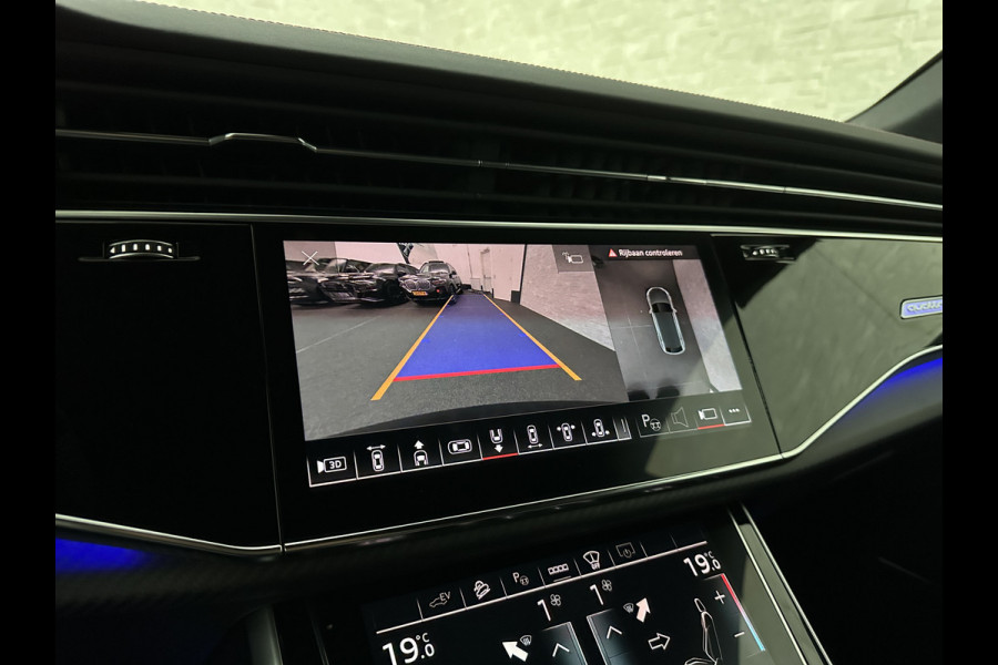 Audi Q8 60e 490pk #RS-Stoelen | 4WS | OLED | Laser-LED | Carbon | Massage | Ventilatie | Valcona Leder+ Pakket | B&O Sound | 23'' | Alcantara hemel | Head-Up | Soft-Close | Panodak | 2x Memory | Trekhaak | Keyless-Entry | Luchtvering | Achterasbesturing | Nw.Pr. 160.000,= | Fabrieksgarantie | Direct rijden.