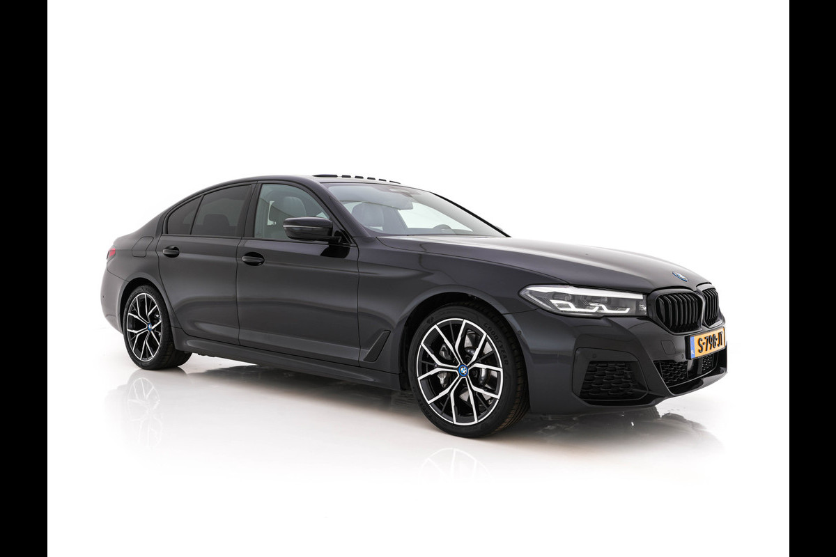 BMW 5 Serie 530e Business Edition Plus (Plug-in) (INCL.BTW) *PANO | HEAD-UP | LEATHER | FULL-LED | MEMORY-PACK | HARMAN/KARDON | BLIND-SPOT | DIGI-COCKPIT | CAMERA | NAVI-FULLMAP | PRIVACY-GLASS | SHIFT-PADDLES | ECC | PDC | 19''ALU*