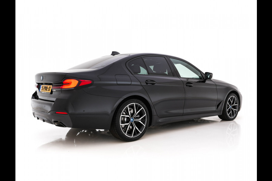 BMW 5 Serie 530e Business Edition Plus (Plug-in) (INCL.BTW) *PANO | HEAD-UP | LEATHER | FULL-LED | MEMORY-PACK | HARMAN/KARDON | BLIND-SPOT | DIGI-COCKPIT | CAMERA | NAVI-FULLMAP | PRIVACY-GLASS | SHIFT-PADDLES | ECC | PDC | 19''ALU*