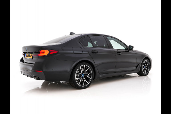 BMW 5 Serie 530e Business Edition Plus (Plug-in) (INCL.BTW) *PANO | HEAD-UP | LEATHER | FULL-LED | MEMORY-PACK | HARMAN/KARDON | BLIND-SPOT | DIGI-COCKPIT | CAMERA | NAVI-FULLMAP | PRIVACY-GLASS | SHIFT-PADDLES | ECC | PDC | 19''ALU*