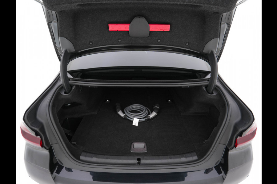BMW 5 Serie 530e Business Edition Plus (Plug-in) (INCL.BTW) *PANO | HEAD-UP | LEATHER | FULL-LED | MEMORY-PACK | HARMAN/KARDON | BLIND-SPOT | DIGI-COCKPIT | CAMERA | NAVI-FULLMAP | PRIVACY-GLASS | SHIFT-PADDLES | ECC | PDC | 19''ALU*