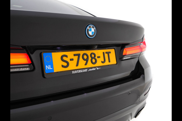 BMW 5 Serie 530e Business Edition Plus (Plug-in) (INCL.BTW) *PANO | HEAD-UP | LEATHER | FULL-LED | MEMORY-PACK | HARMAN/KARDON | BLIND-SPOT | DIGI-COCKPIT | CAMERA | NAVI-FULLMAP | PRIVACY-GLASS | SHIFT-PADDLES | ECC | PDC | 19''ALU*