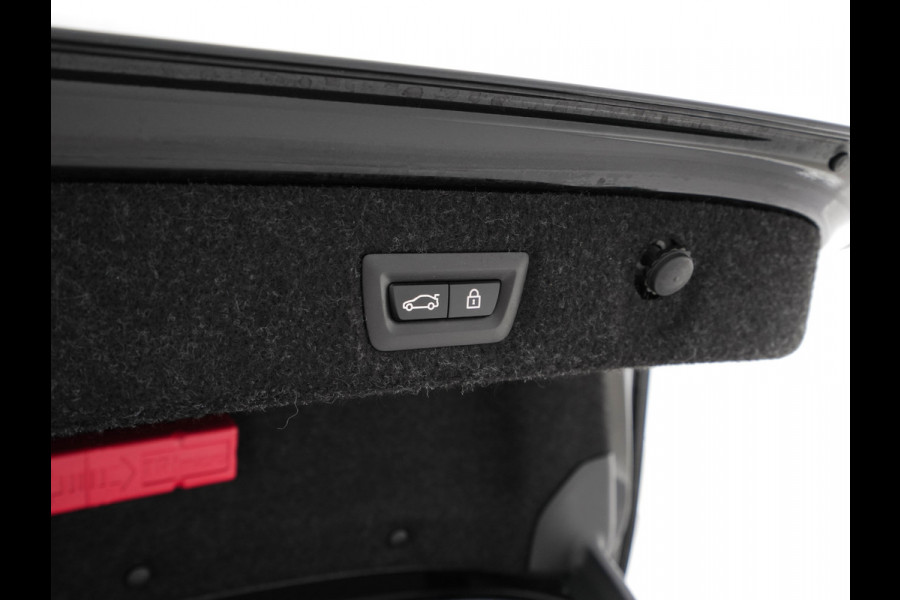 BMW 5 Serie 530e Business Edition Plus (Plug-in) (INCL.BTW) *PANO | HEAD-UP | LEATHER | FULL-LED | MEMORY-PACK | HARMAN/KARDON | BLIND-SPOT | DIGI-COCKPIT | CAMERA | NAVI-FULLMAP | PRIVACY-GLASS | SHIFT-PADDLES | ECC | PDC | 19''ALU*