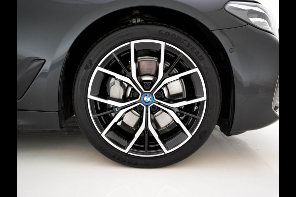 BMW 5 Serie 530e Business Edition Plus (Plug-in) (INCL.BTW) *PANO | HEAD-UP | LEATHER | FULL-LED | MEMORY-PACK | HARMAN/KARDON | BLIND-SPOT | DIGI-COCKPIT | CAMERA | NAVI-FULLMAP | PRIVACY-GLASS | SHIFT-PADDLES | ECC | PDC | 19''ALU*