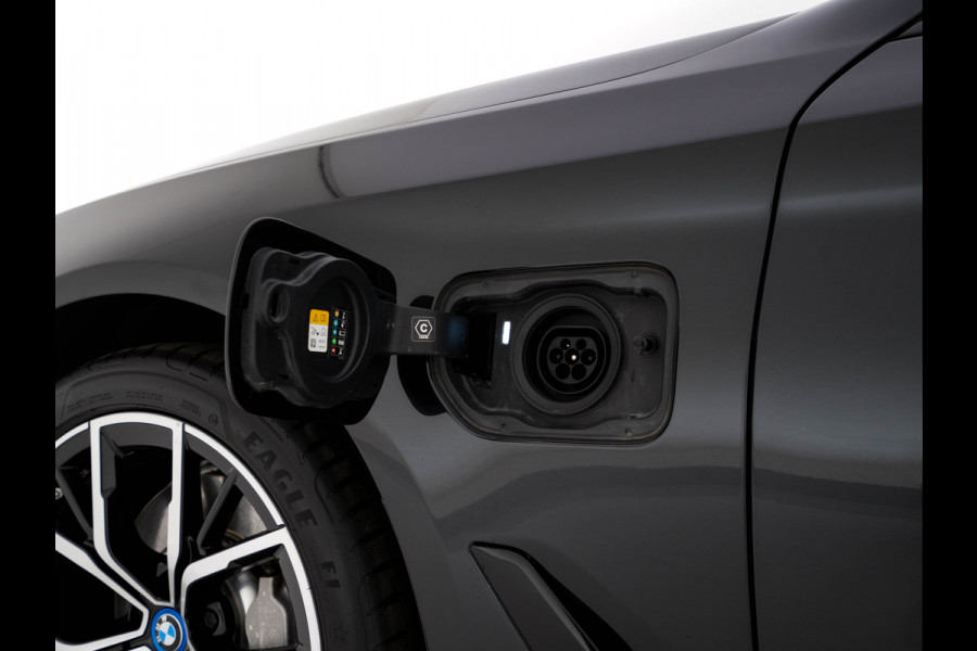 BMW 5 Serie 530e Business Edition Plus (Plug-in) (INCL.BTW) *PANO | HEAD-UP | LEATHER | FULL-LED | MEMORY-PACK | HARMAN/KARDON | BLIND-SPOT | DIGI-COCKPIT | CAMERA | NAVI-FULLMAP | PRIVACY-GLASS | SHIFT-PADDLES | ECC | PDC | 19''ALU*