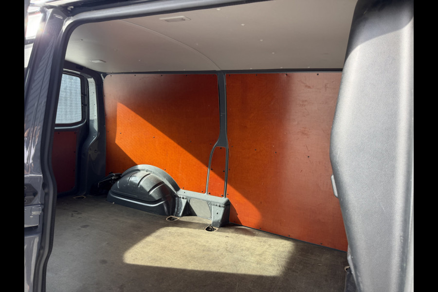 Volkswagen Transporter 2.0 TDI L2H1 150 PK | Automaat DSG | Nav | Apple carplay & Android Auto | Sensoren voor & achter!