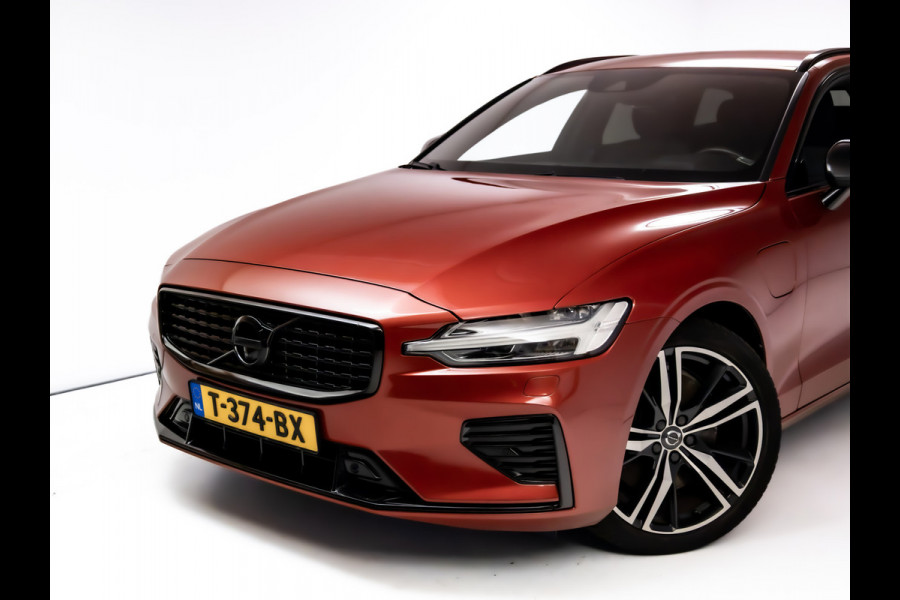 Volvo V60 2.0 T8 Twin Engine AWD R-Design | Stoel-, Stuur- & Achterbank verw. | Elec. trekhaak | 360 Camera | Elec. klep | Pilot assist, All season banden, Led, PDC V+A. Apple Carplay, Android auto