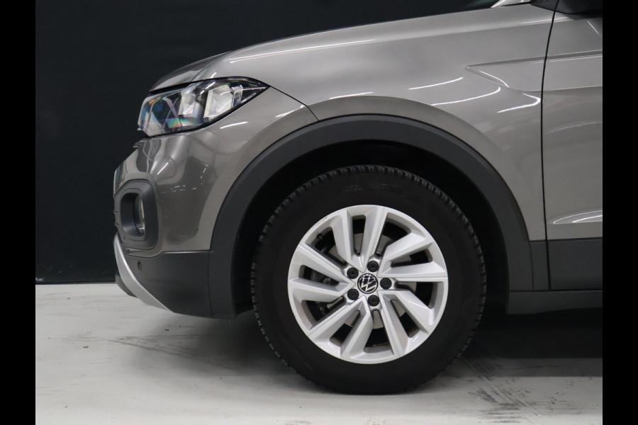 Volkswagen T-Cross 1.0 TSI Life [ADAPTIVE CRUISE, APPLE CARPLAY, ANDROID, PDC V+A, RIJSTROOKASSISTENT, DAB, BLUETOOTH, AIRCO, LICHT- EN ZICHTPAKKET, DAKRAILS, LED DAGRIJVERLICHTING, LICHTMETALEN VELGEN 16", NIEUWSTAAT]