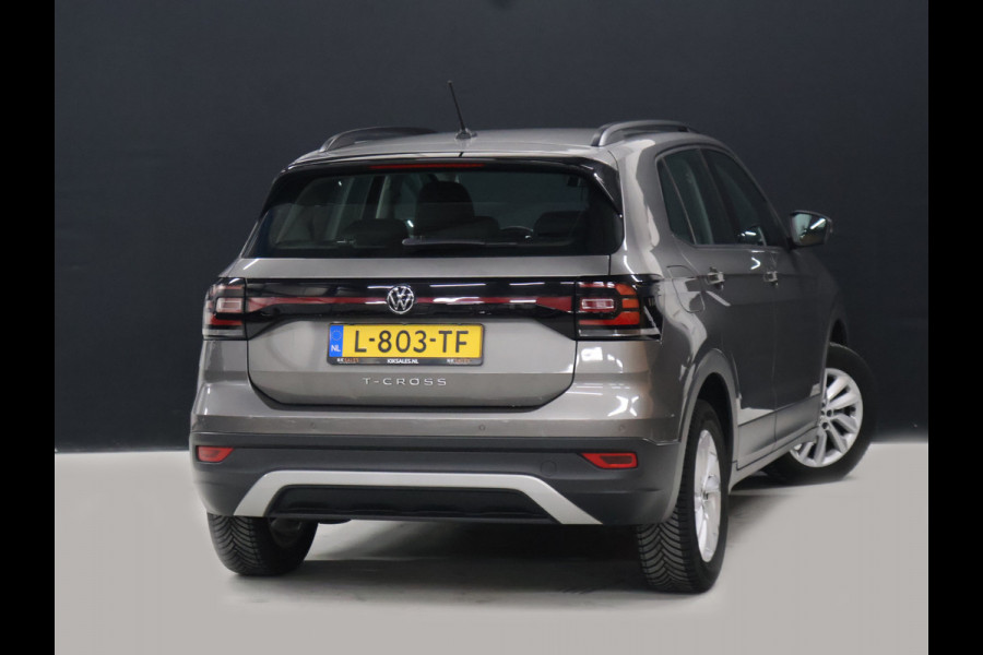 Volkswagen T-Cross 1.0 TSI Life [ADAPTIVE CRUISE, APPLE CARPLAY, ANDROID, PDC V+A, RIJSTROOKASSISTENT, DAB, BLUETOOTH, AIRCO, LICHT- EN ZICHTPAKKET, DAKRAILS, LED DAGRIJVERLICHTING, LICHTMETALEN VELGEN 16", NIEUWSTAAT]