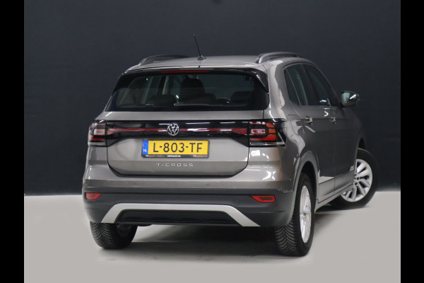 Volkswagen T-Cross 1.0 TSI Life [ADAPTIVE CRUISE, APPLE CARPLAY, ANDROID, PDC V+A, RIJSTROOKASSISTENT, DAB, BLUETOOTH, AIRCO, LICHT- EN ZICHTPAKKET, DAKRAILS, LED DAGRIJVERLICHTING, LICHTMETALEN VELGEN 16", NIEUWSTAAT]