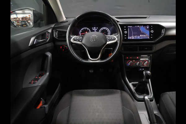 Volkswagen T-Cross 1.0 TSI Life [ADAPTIVE CRUISE, APPLE CARPLAY, ANDROID, PDC V+A, RIJSTROOKASSISTENT, DAB, BLUETOOTH, AIRCO, LICHT- EN ZICHTPAKKET, DAKRAILS, LED DAGRIJVERLICHTING, LICHTMETALEN VELGEN 16", NIEUWSTAAT]