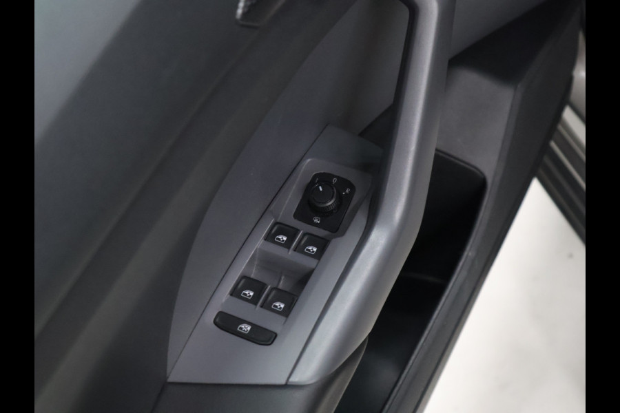 Volkswagen T-Cross 1.0 TSI Life [ADAPTIVE CRUISE, APPLE CARPLAY, ANDROID, PDC V+A, RIJSTROOKASSISTENT, DAB, BLUETOOTH, AIRCO, LICHT- EN ZICHTPAKKET, DAKRAILS, LED DAGRIJVERLICHTING, LICHTMETALEN VELGEN 16", NIEUWSTAAT]