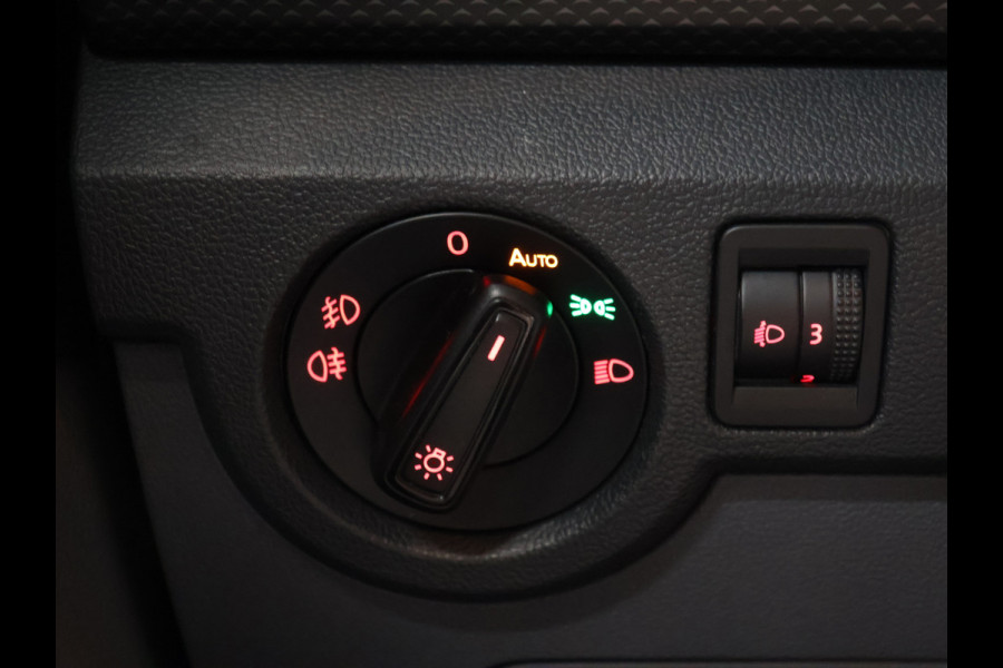 Volkswagen T-Cross 1.0 TSI Life [ADAPTIVE CRUISE, APPLE CARPLAY, ANDROID, PDC V+A, RIJSTROOKASSISTENT, DAB, BLUETOOTH, AIRCO, LICHT- EN ZICHTPAKKET, DAKRAILS, LED DAGRIJVERLICHTING, LICHTMETALEN VELGEN 16", NIEUWSTAAT]