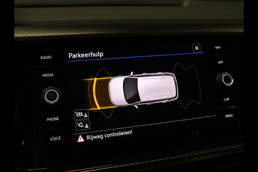 Volkswagen T-Cross 1.0 TSI Life [ADAPTIVE CRUISE, APPLE CARPLAY, ANDROID, PDC V+A, RIJSTROOKASSISTENT, DAB, BLUETOOTH, AIRCO, LICHT- EN ZICHTPAKKET, DAKRAILS, LED DAGRIJVERLICHTING, LICHTMETALEN VELGEN 16", NIEUWSTAAT]