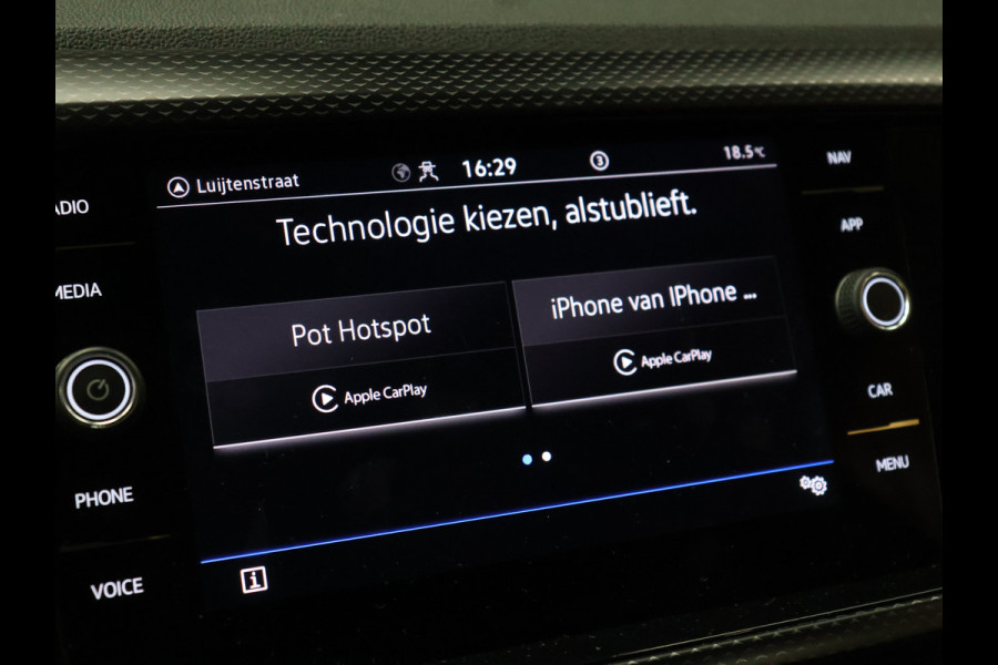Volkswagen T-Cross 1.0 TSI Life [ADAPTIVE CRUISE, APPLE CARPLAY, ANDROID, PDC V+A, RIJSTROOKASSISTENT, DAB, BLUETOOTH, AIRCO, LICHT- EN ZICHTPAKKET, DAKRAILS, LED DAGRIJVERLICHTING, LICHTMETALEN VELGEN 16", NIEUWSTAAT]