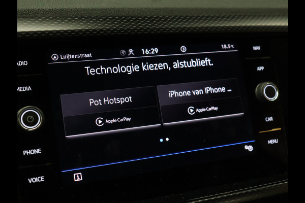Volkswagen T-Cross 1.0 TSI Life [ADAPTIVE CRUISE, APPLE CARPLAY, ANDROID, PDC V+A, RIJSTROOKASSISTENT, DAB, BLUETOOTH, AIRCO, LICHT- EN ZICHTPAKKET, DAKRAILS, LED DAGRIJVERLICHTING, LICHTMETALEN VELGEN 16", NIEUWSTAAT]