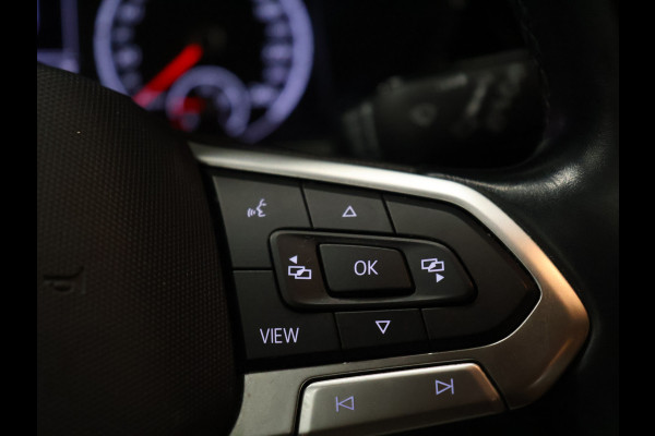 Volkswagen T-Cross 1.0 TSI Life [ADAPTIVE CRUISE, APPLE CARPLAY, ANDROID, PDC V+A, RIJSTROOKASSISTENT, DAB, BLUETOOTH, AIRCO, LICHT- EN ZICHTPAKKET, DAKRAILS, LED DAGRIJVERLICHTING, LICHTMETALEN VELGEN 16", NIEUWSTAAT]