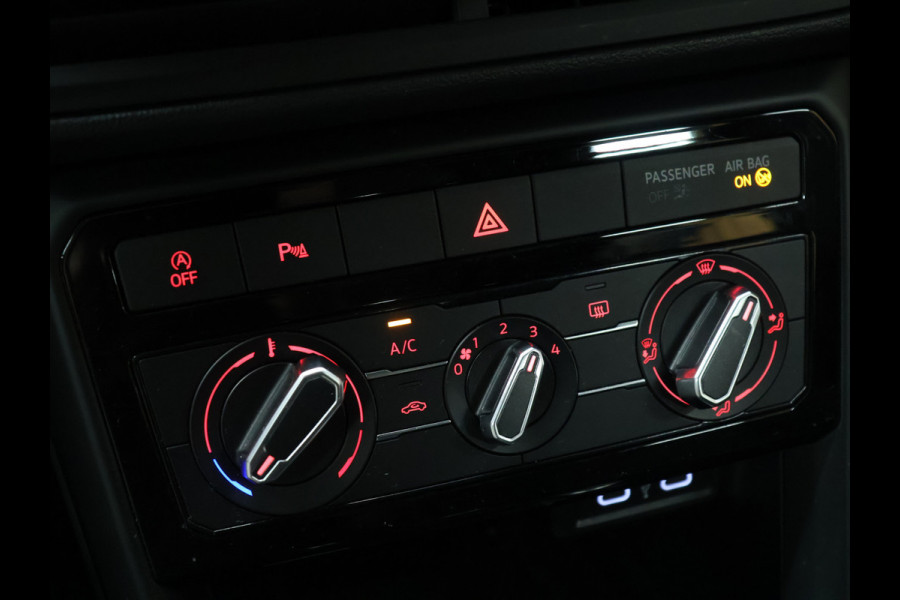 Volkswagen T-Cross 1.0 TSI Life [ADAPTIVE CRUISE, APPLE CARPLAY, ANDROID, PDC V+A, RIJSTROOKASSISTENT, DAB, BLUETOOTH, AIRCO, LICHT- EN ZICHTPAKKET, DAKRAILS, LED DAGRIJVERLICHTING, LICHTMETALEN VELGEN 16", NIEUWSTAAT]