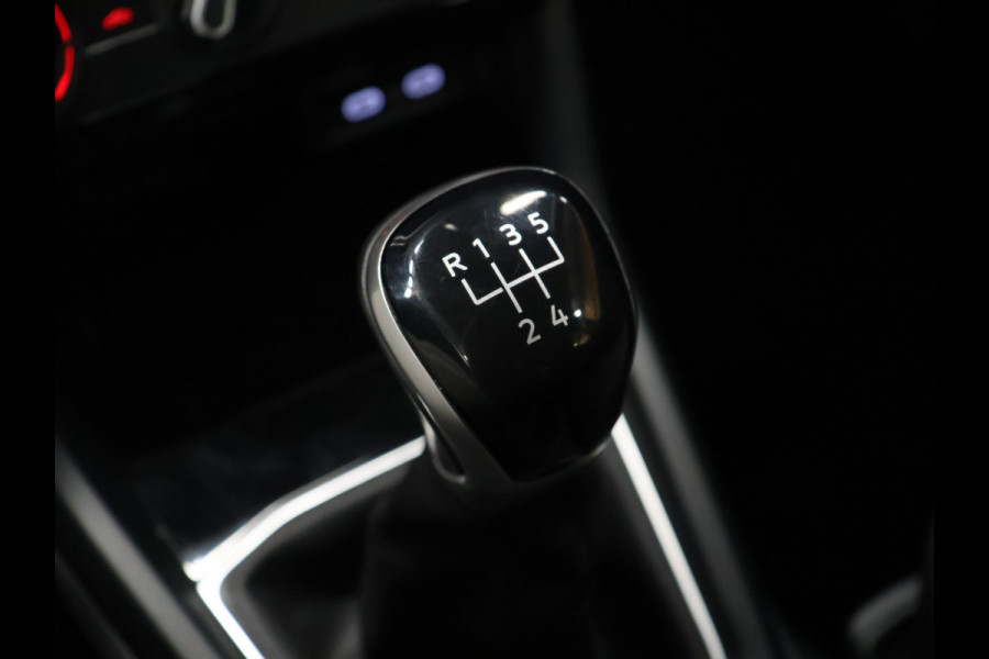 Volkswagen T-Cross 1.0 TSI Life [ADAPTIVE CRUISE, APPLE CARPLAY, ANDROID, PDC V+A, RIJSTROOKASSISTENT, DAB, BLUETOOTH, AIRCO, LICHT- EN ZICHTPAKKET, DAKRAILS, LED DAGRIJVERLICHTING, LICHTMETALEN VELGEN 16", NIEUWSTAAT]