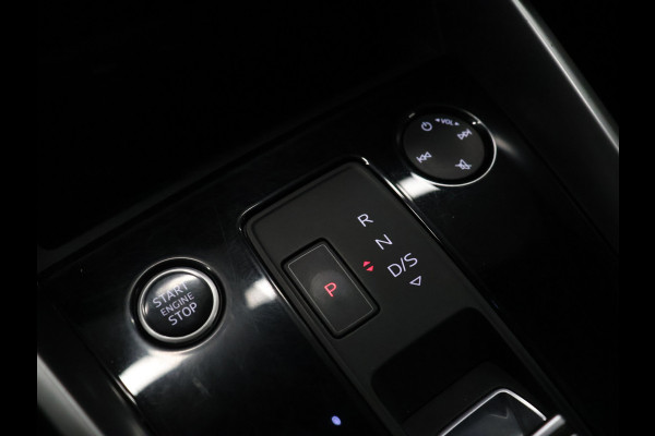 Audi A3 Limousine 35 TFSI Business edition [ADAPTIVE CRUISE, APPLE CARPLAY, TREKHAAK AFNEEMBAAR, ANDROID, VIRTUAL COCKPIT, FULL LED, GROOT NAVIGATIE, DRAADLOOS OPLADEN, SPORTSTOELEN, SPORTONDERSTEL, LANE ASSIST, PDC ACHTER, CLIMATE CO