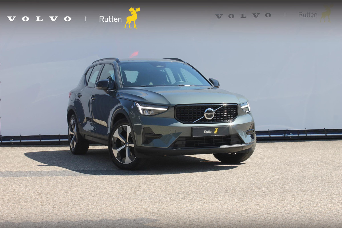 Volvo XC40 B4 211PK Automaat Plus Dark Semi elektrisch wegklapbare trekhaak / Verwarmbare voorruit / Google infotainment / Elektrisch bedienbare bestuurdersstoel met geheugen