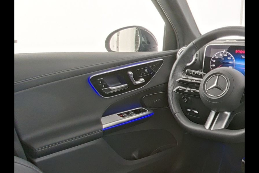Mercedes-Benz GLC 300 e 4MATIC AMG Plug-In Hybride Luchtvering | AMG Premium | Night Pakket | Alarm klasse 3 | Head-up-Display | Panorama Schuif-Kanteldak. Inclusief 24 maanden MB Certified garantie voor Europa.