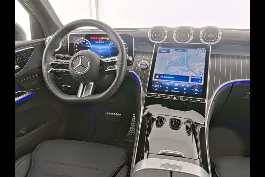 Mercedes-Benz GLC 300 e 4MATIC AMG Plug-In Hybride Luchtvering | AMG Premium | Night Pakket | Alarm klasse 3 | Head-up-Display | Panorama Schuif-Kanteldak. Inclusief 24 maanden MB Certified garantie voor Europa.