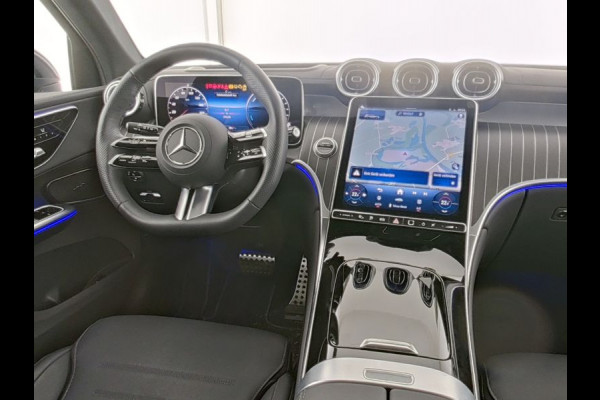 Mercedes-Benz GLC 300 e 4MATIC AMG Plug-In Hybride Luchtvering | AMG Premium | Night Pakket | Alarm klasse 3 | Head-up-Display | Panorama Schuif-Kanteldak. Inclusief 24 maanden MB Certified garantie voor Europa.
