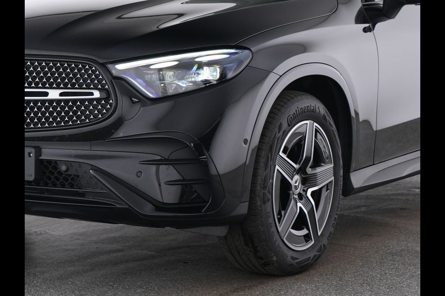 Mercedes-Benz GLC 300 e 4MATIC AMG Plug-In Hybride Luchtvering | AMG Premium | Night Pakket | Alarm klasse 3 | Head-up-Display | Panorama Schuif-Kanteldak. Inclusief 24 maanden MB Certified garantie voor Europa.