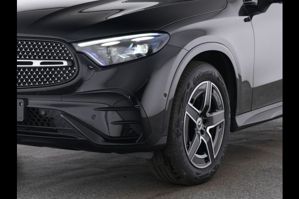 Mercedes-Benz GLC 300 e 4MATIC AMG Plug-In Hybride Luchtvering | AMG Premium | Night Pakket | Alarm klasse 3 | Head-up-Display | Panorama Schuif-Kanteldak. Inclusief 24 maanden MB Certified garantie voor Europa.