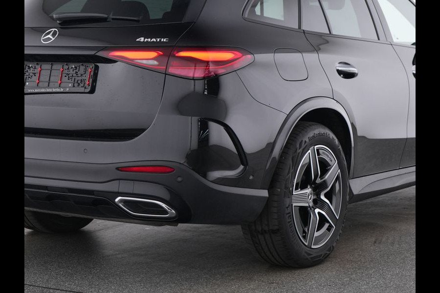 Mercedes-Benz GLC 300 e 4MATIC AMG Plug-In Hybride Luchtvering | AMG Premium | Night Pakket | Alarm klasse 3 | Head-up-Display | Panorama Schuif-Kanteldak. Inclusief 24 maanden MB Certified garantie voor Europa.