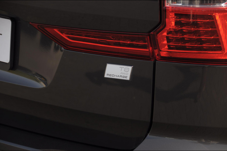 Volvo XC60 T8 390PK Automaat AWD Ultra Bright / Adaptive cruise control / Head-up display / Trekhaak / 360 Camera / Harman Kardon / Panoramadak / Elektrisch bedienbare voorstoelen / Memory seats / Verwarmbare stoelen / Keyless entry /