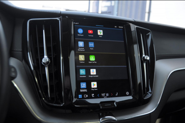 Volvo XC60 T8 390PK Automaat AWD Ultra Bright / Adaptive cruise control / Head-up display / Trekhaak / 360 Camera / Harman Kardon / Panoramadak / Elektrisch bedienbare voorstoelen / Memory seats / Verwarmbare stoelen / Keyless entry /