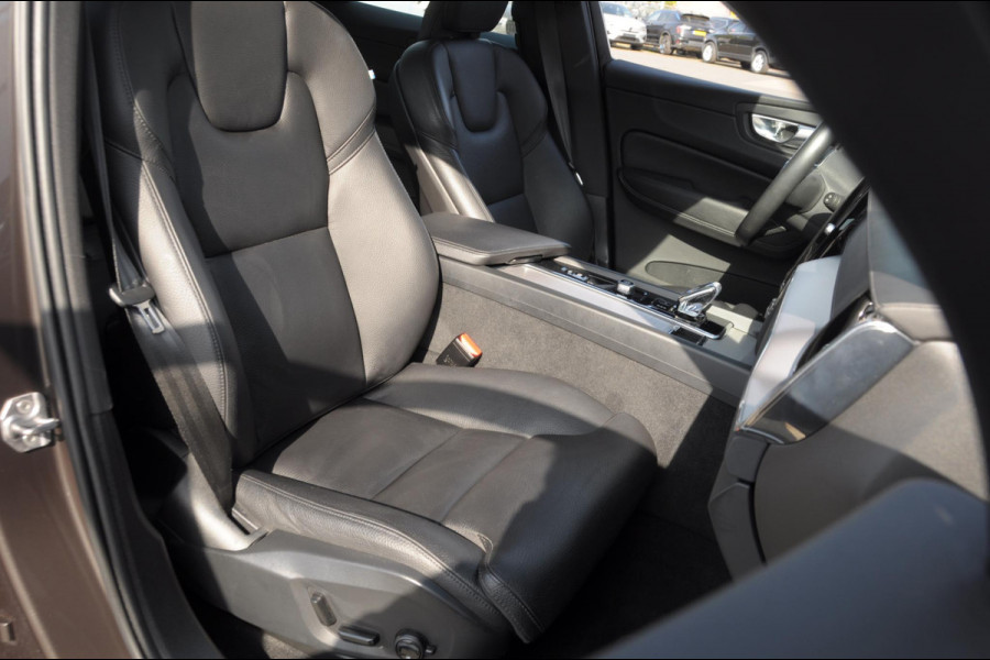 Volvo XC60 T8 390PK Automaat AWD Ultra Bright / Adaptive cruise control / Head-up display / Trekhaak / 360 Camera / Harman Kardon / Panoramadak / Elektrisch bedienbare voorstoelen / Memory seats / Verwarmbare stoelen / Keyless entry /