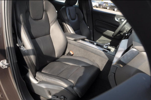Volvo XC60 T8 390PK Automaat AWD Ultra Bright / Adaptive cruise control / Head-up display / Trekhaak / 360 Camera / Harman Kardon / Panoramadak / Elektrisch bedienbare voorstoelen / Memory seats / Verwarmbare stoelen / Keyless entry /