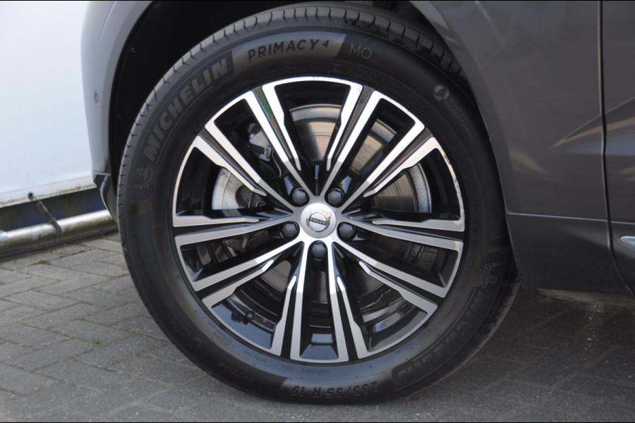 Volvo XC60 T8 390PK Automaat AWD Ultra Bright / Adaptive cruise control / Head-up display / Trekhaak / 360 Camera / Harman Kardon / Panoramadak / Elektrisch bedienbare voorstoelen / Memory seats / Verwarmbare stoelen / Keyless entry /