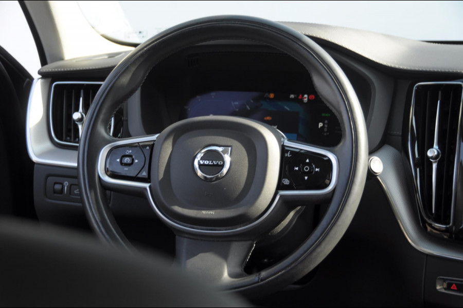 Volvo XC60 T8 390PK Automaat AWD Ultra Bright / Adaptive cruise control / Head-up display / Trekhaak / 360 Camera / Harman Kardon / Panoramadak / Elektrisch bedienbare voorstoelen / Memory seats / Verwarmbare stoelen / Keyless entry /