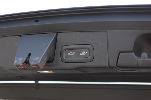 Volvo XC60 T8 390PK Automaat AWD Ultra Bright / Adaptive cruise control / Head-up display / Trekhaak / 360 Camera / Harman Kardon / Panoramadak / Elektrisch bedienbare voorstoelen / Memory seats / Verwarmbare stoelen / Keyless entry /