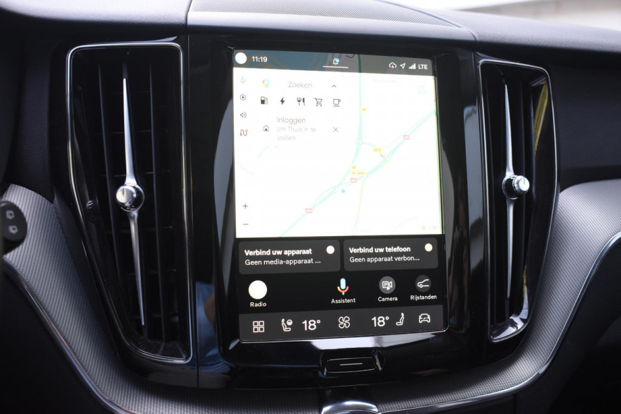 Volvo XC60 T6 350PK Automaat Plug-in Hybrid AWD Plus Dark / Adaptieve Cruise control / Elektrisch glazen panorama-dak / Elektrische stoelen met geheugen / Stuurverwarming / Stoelverwarming / 360 Camera / Elektrische achterklep / Extra getint glas