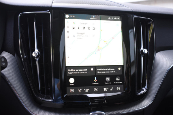 Volvo XC60 T6 350PK Automaat Plug-in Hybrid AWD Plus Dark / Adaptieve Cruise control / Elektrisch glazen panorama-dak / Elektrische stoelen met geheugen / Stuurverwarming / Stoelverwarming / 360 Camera / Elektrische achterklep / Extra getint glas