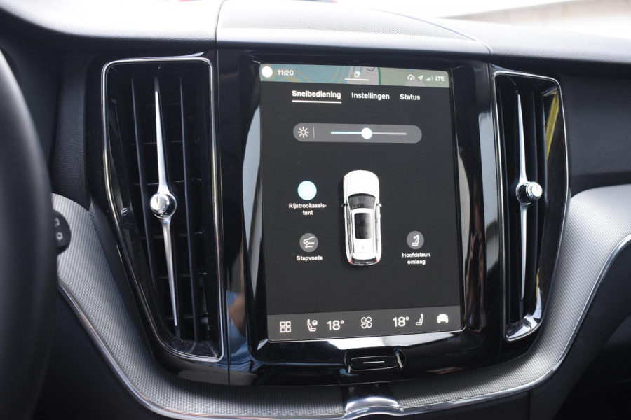 Volvo XC60 T6 350PK Automaat Plug-in Hybrid AWD Plus Dark / Adaptieve Cruise control / Elektrisch glazen panorama-dak / Elektrische stoelen met geheugen / Stuurverwarming / Stoelverwarming / 360 Camera / Elektrische achterklep / Extra getint glas