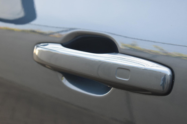Volvo XC60 T6 350PK Automaat Plug-in Hybrid AWD Plus Dark / Adaptieve Cruise control / Elektrisch glazen panorama-dak / Elektrische stoelen met geheugen / Stuurverwarming / Stoelverwarming / 360 Camera / Elektrische achterklep / Extra getint glas