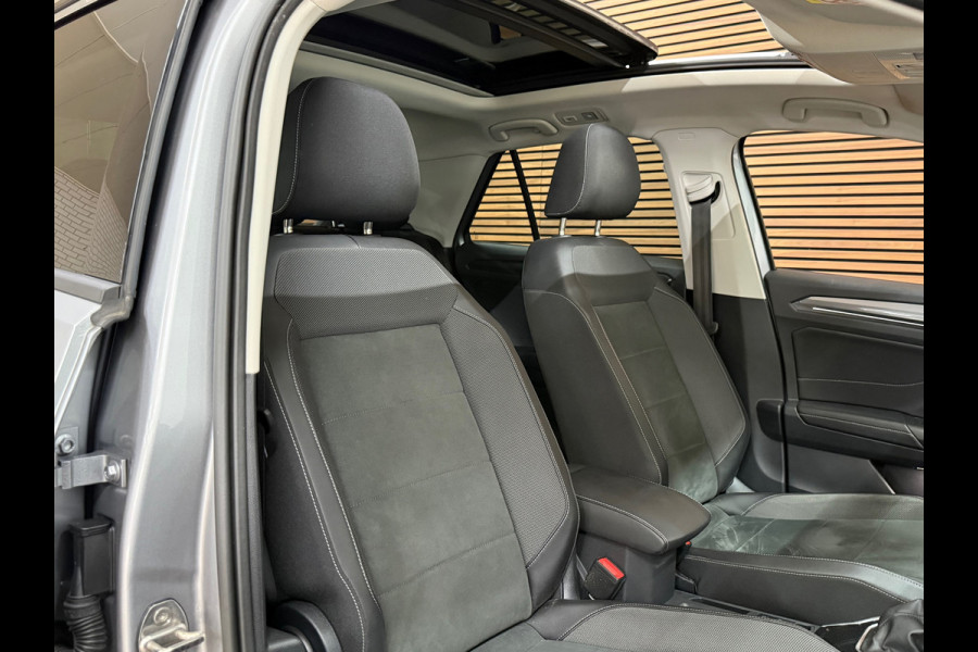 Volkswagen T-Roc 1.5 TSI Style | Panoramadak | ACC | Park Assist | LED Plus | Virtual Cockpit | Camera | 18 Inch | CarPlay