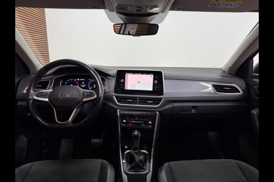 Volkswagen T-Roc 1.5 TSI Style | Panoramadak | ACC | Park Assist | LED Plus | Virtual Cockpit | Camera | 18 Inch | CarPlay
