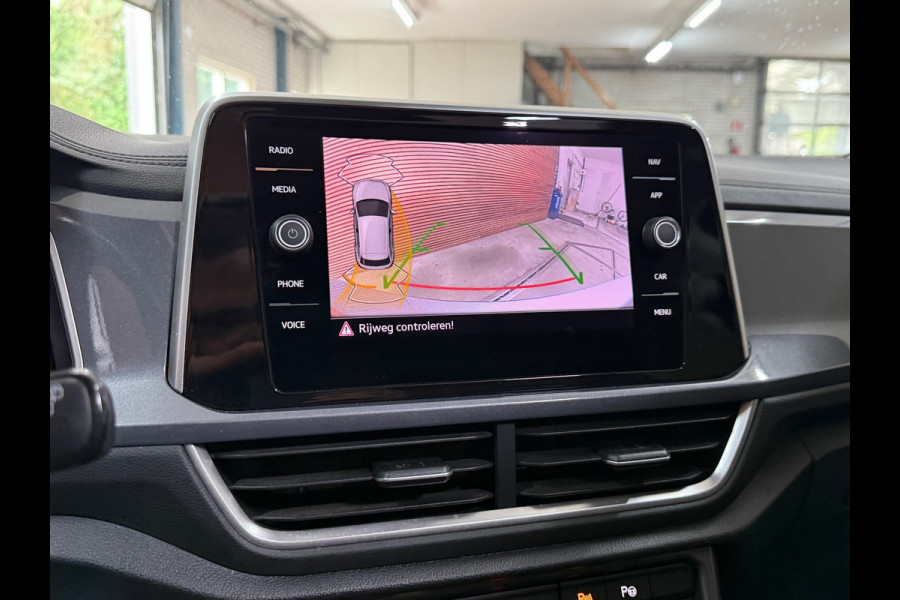 Volkswagen T-Roc 1.5 TSI Style | Panoramadak | ACC | Park Assist | LED Plus | Virtual Cockpit | Camera | 18 Inch | CarPlay