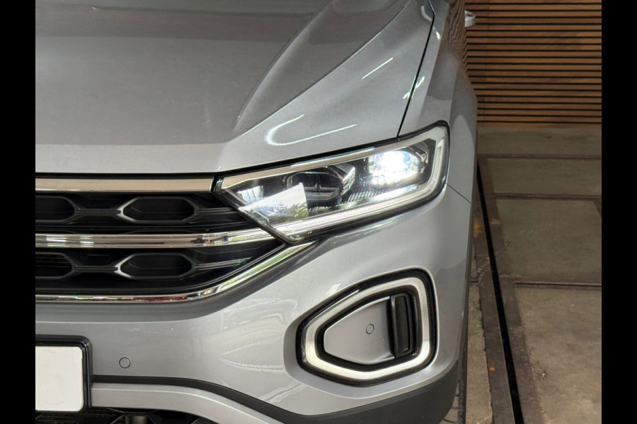Volkswagen T-Roc 1.5 TSI Style | Panoramadak | ACC | Park Assist | LED Plus | Virtual Cockpit | Camera | 18 Inch | CarPlay