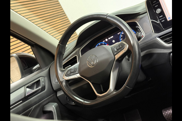 Volkswagen T-Roc 1.5 TSI Style | Panoramadak | ACC | Park Assist | LED Plus | Virtual Cockpit | Camera | 18 Inch | CarPlay